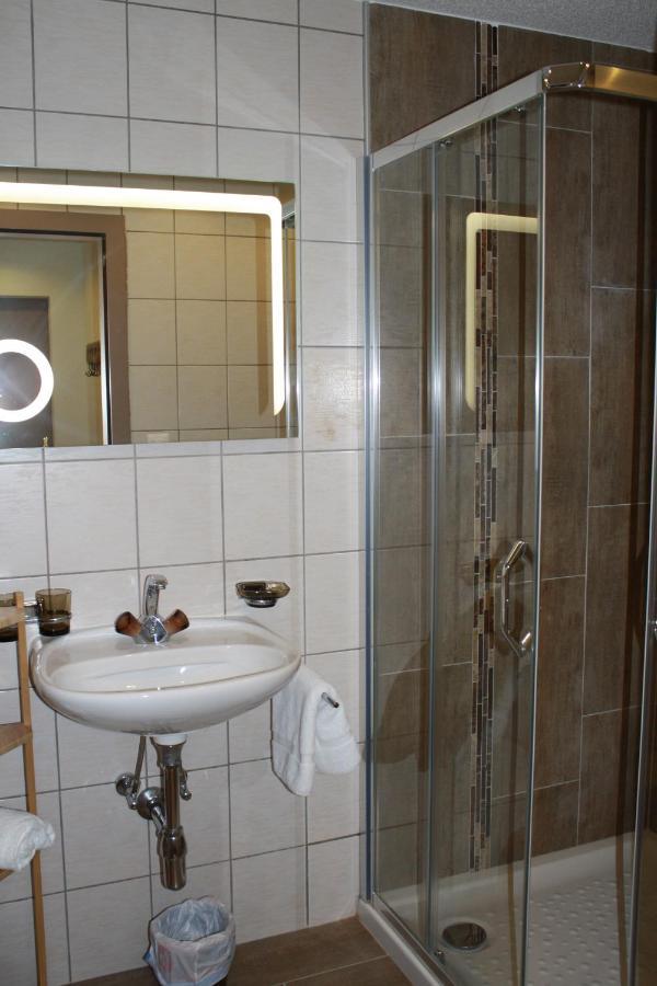 Hotel De La Gare مونثيه المظهر الخارجي الصورة