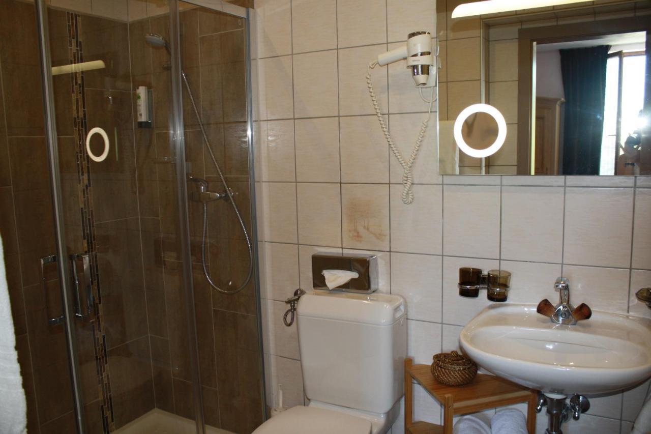 Hotel De La Gare مونثيه المظهر الخارجي الصورة